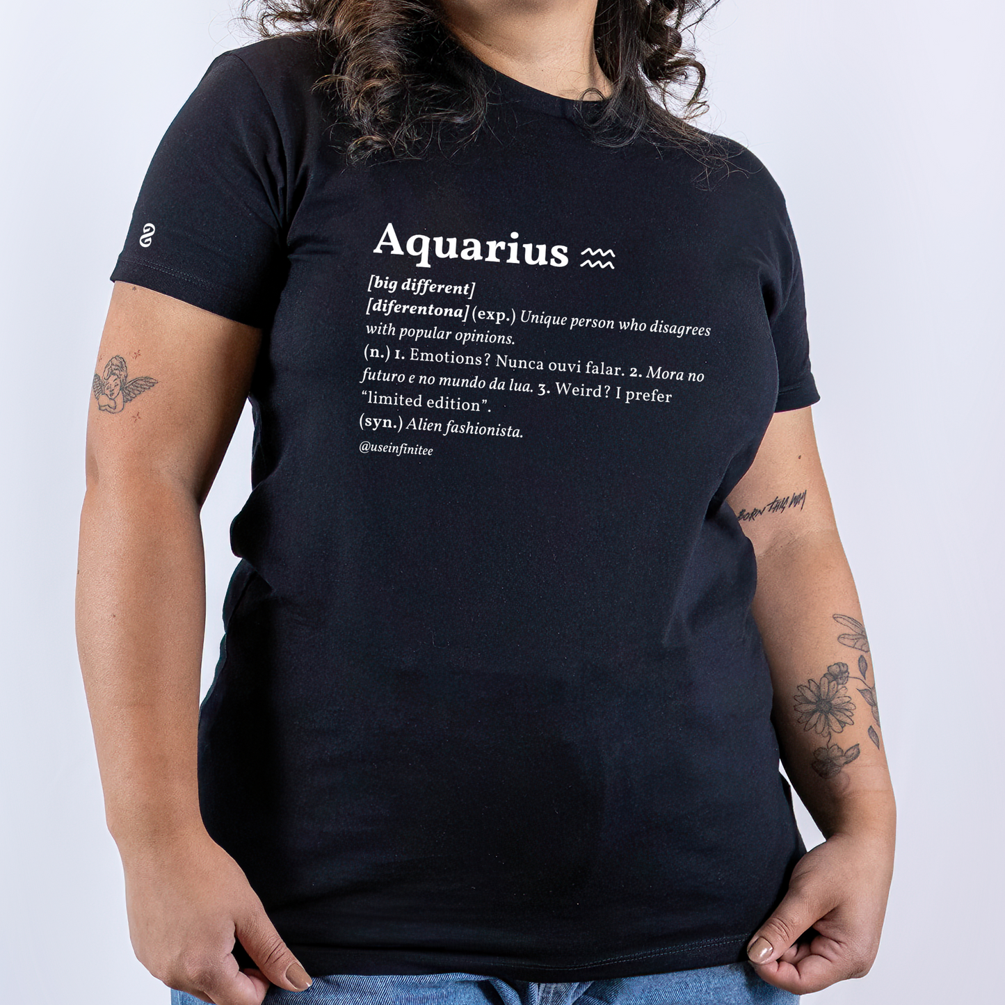 Aquarius Basic White/Black Unisex T-shirt