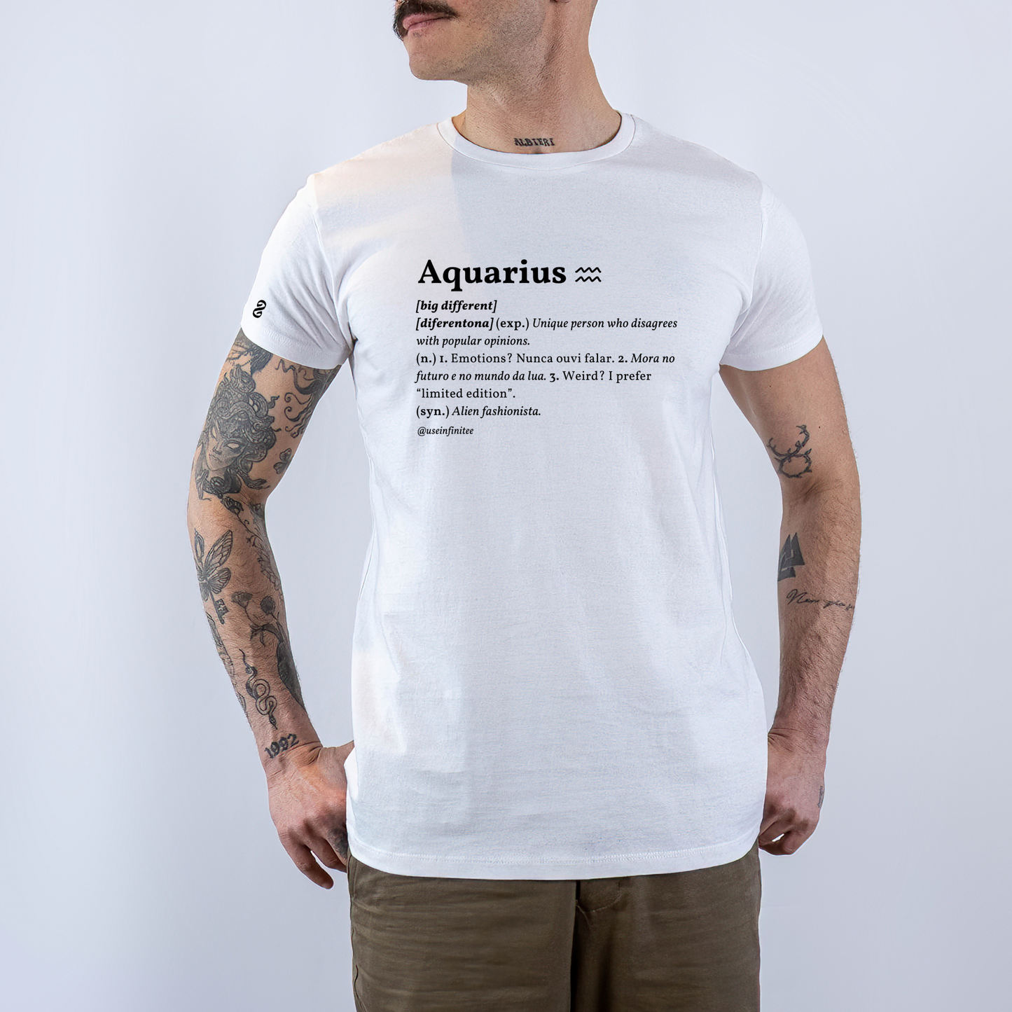 Aquarius Basic White/Black Unisex T-shirt